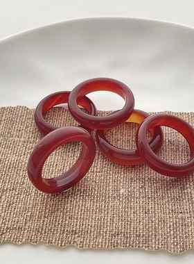 天然高冰大红玛瑙戒指 尾戒 本命年素圈戒指 玉髓玛瑙跑环配饰