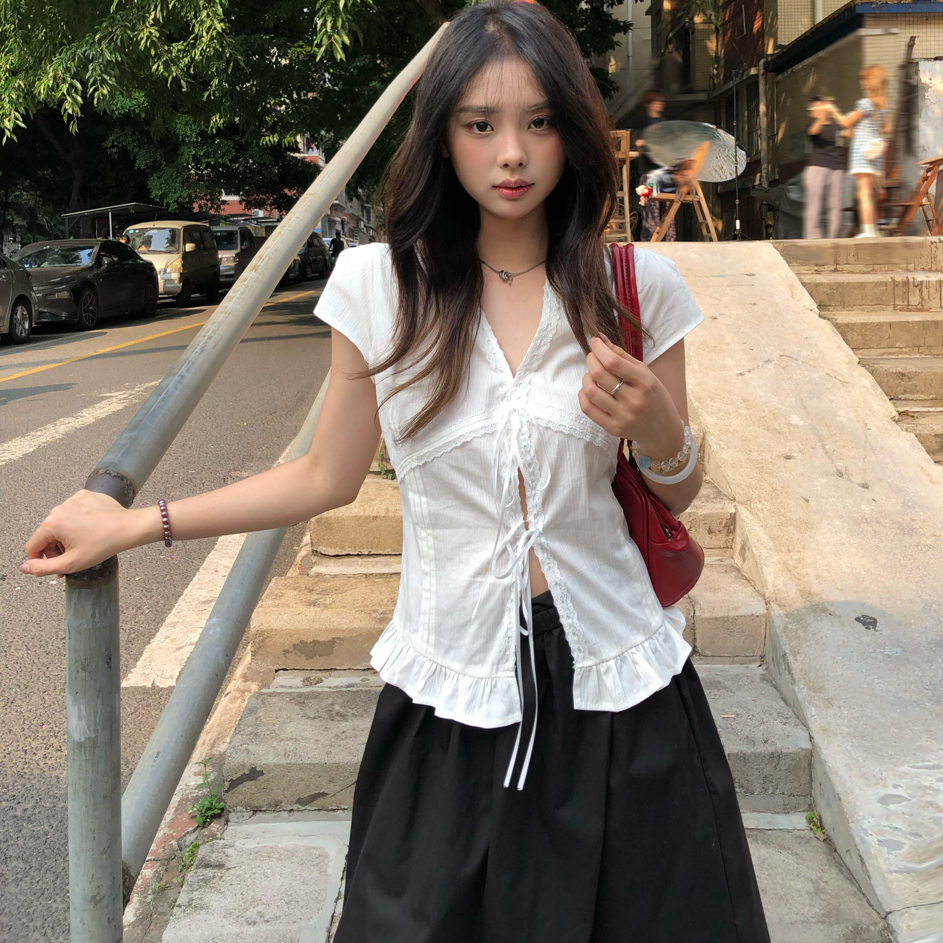 法式复古蕾丝花边甜美白色衬衫女2026新款系带蝴蝶结V领短袖上衣