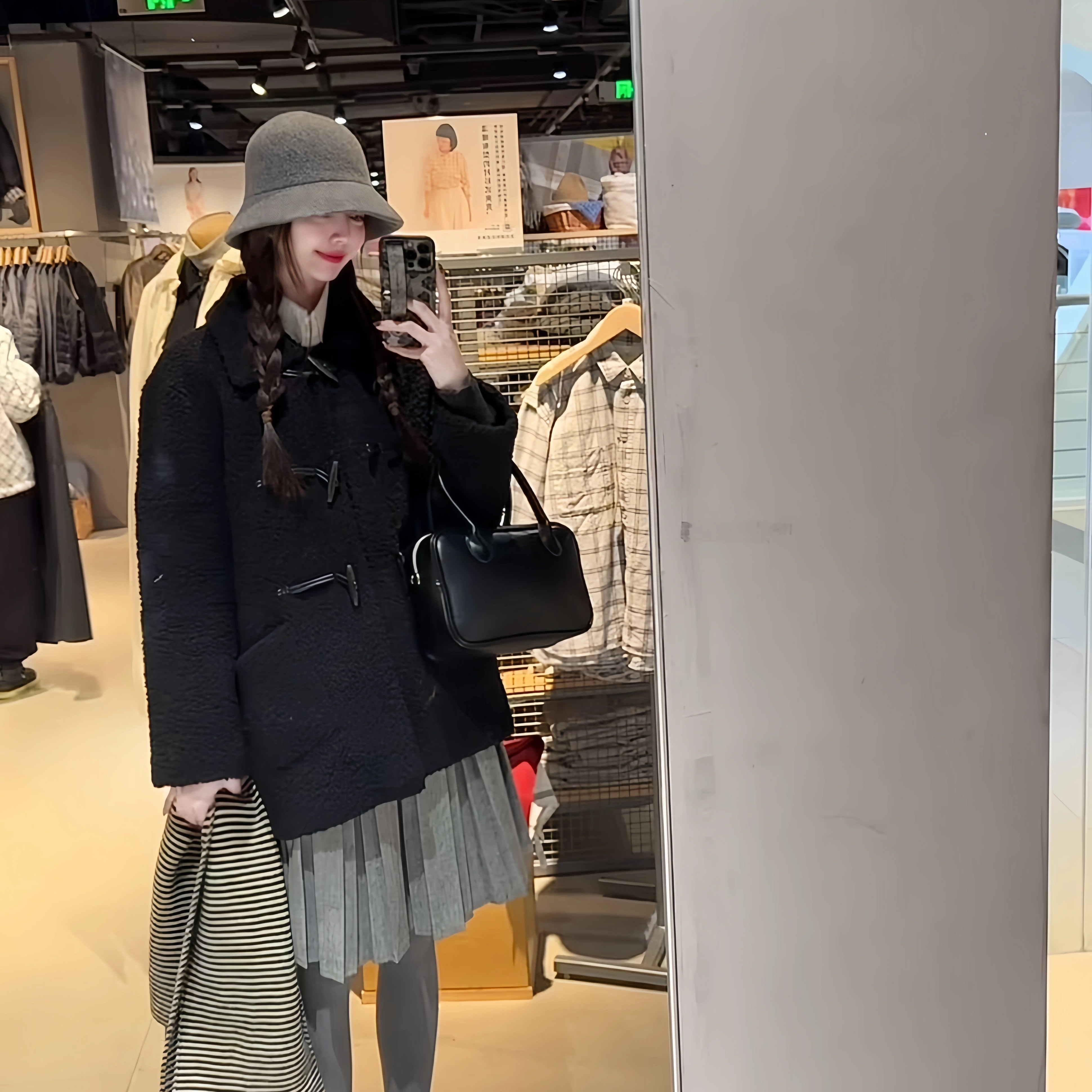 【优质现货】黑色牛角扣毛毛外套