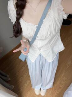 韩系白色泡泡袖短袖衬衫女夏季新款设计感修身显瘦纯欲短款上衣潮