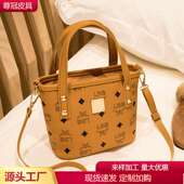 单肩斜挎手提水桶包2024款 新品 复古欧美时尚 外贸印花女包一件