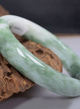 新疆包邮豆种翡翠手镯正品天然贵州翠玉手镯女款浅绿色飘花玉石玉