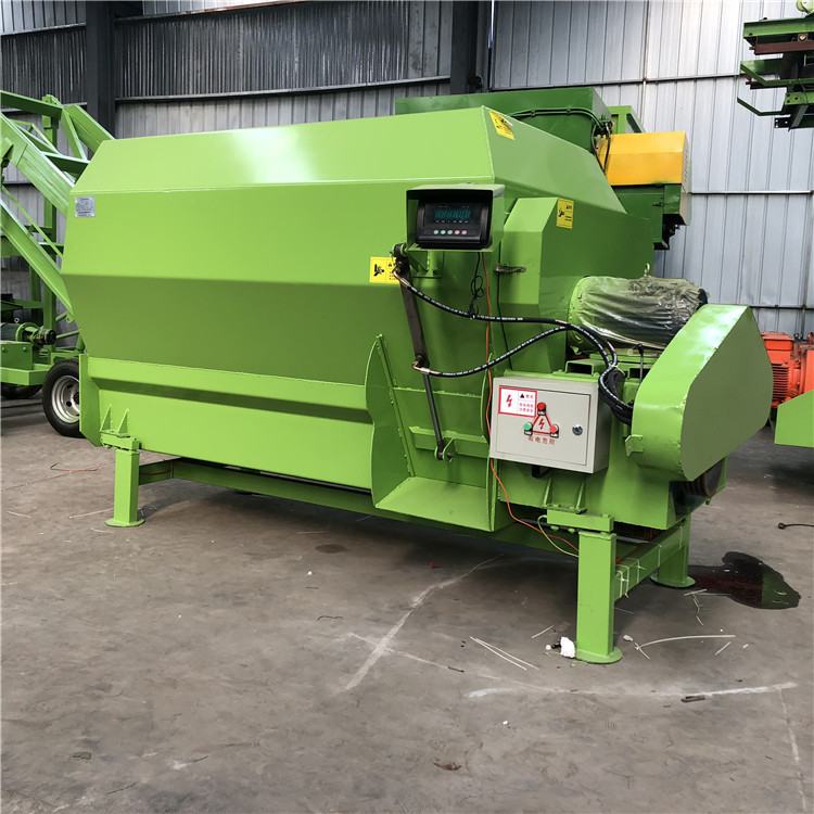 16方立式tmr搅拌机 电动小型全日粮拌料机 牛羊饲草粉碎混合机