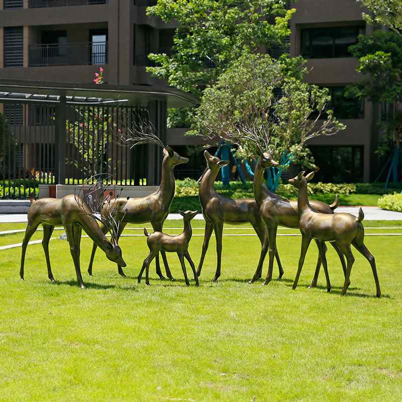 仿铜鹿雕塑户外庭院花园装饰景观园林大型抽象落地草坪公园玻璃钢