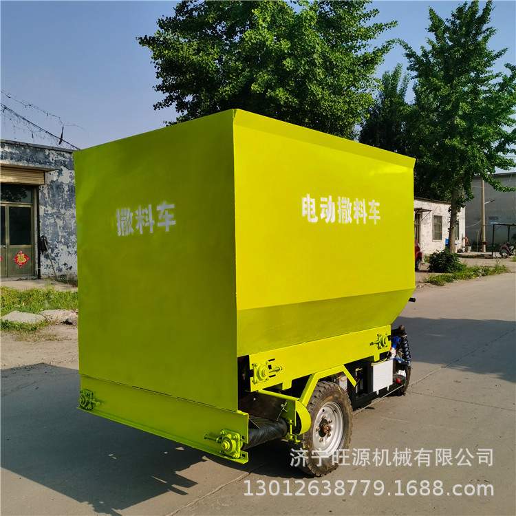 三轮电动饲料撒料车 牛用撒料搅拌一体机 移动式牛羊喂料车