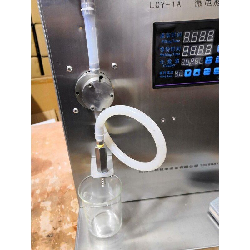 立式不锈钢磁力泵粘稠液体一次性小包装沐浴露洗面奶灌装机LCY-1