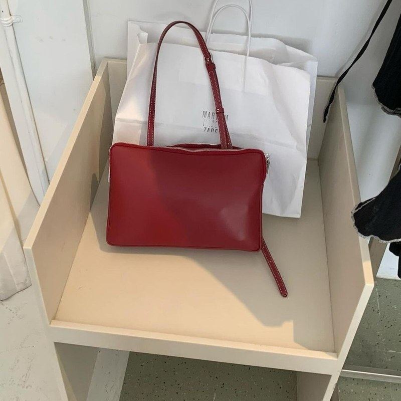新品 今年流行质感小众设跨简约时尚单肩包包女新款潮红色枕头单,箱包皮具/热销女包/男包,手拿包,淘宝优惠券,粉丝福利购,淘宝优惠卷