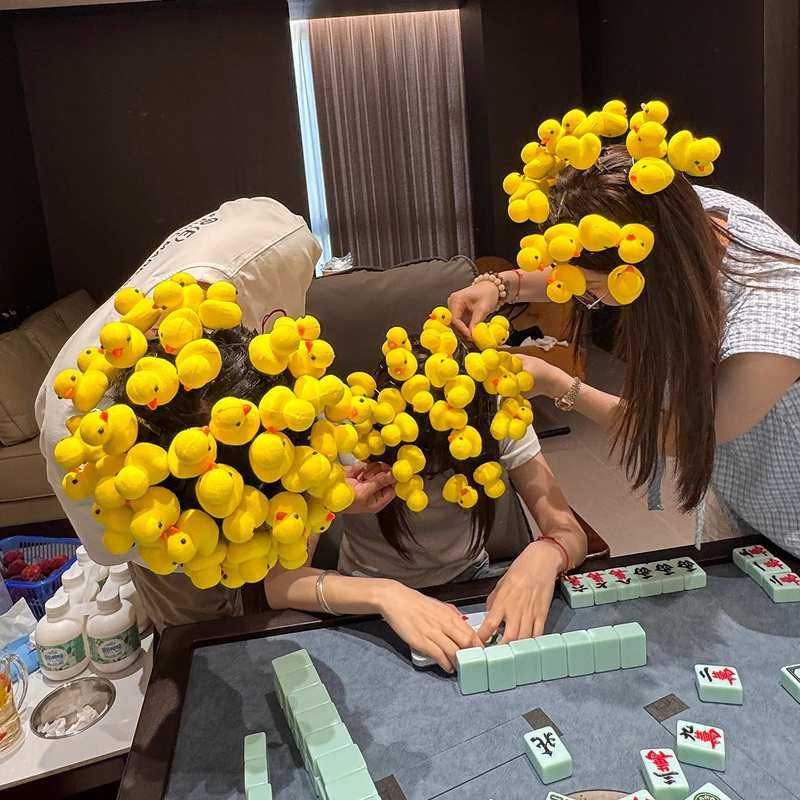 【麻将天才啊】麻将惩罚游戏道具小黄鸭发卡小鸡卡子台球PK玩具