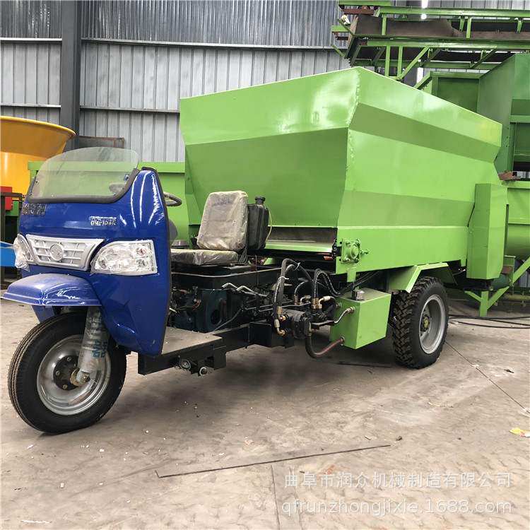 养牛场饲料撒料车养殖场草料喂料车新款电动小型抛料车现货机械