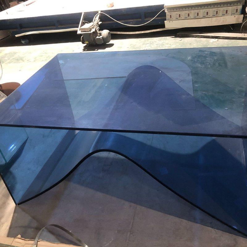弧形钢化玻璃定制热弯玻璃建筑用深加工创意异形曲面展柜钢化玻璃