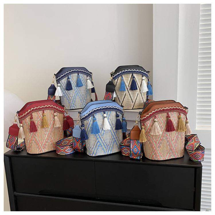 新品 民族风度假风流苏水桶包2023年新款单肩包斜挎包时尚简约出,箱包皮具/热销女包/男包,水桶包,淘宝优惠券,粉丝福利购,淘宝优惠卷