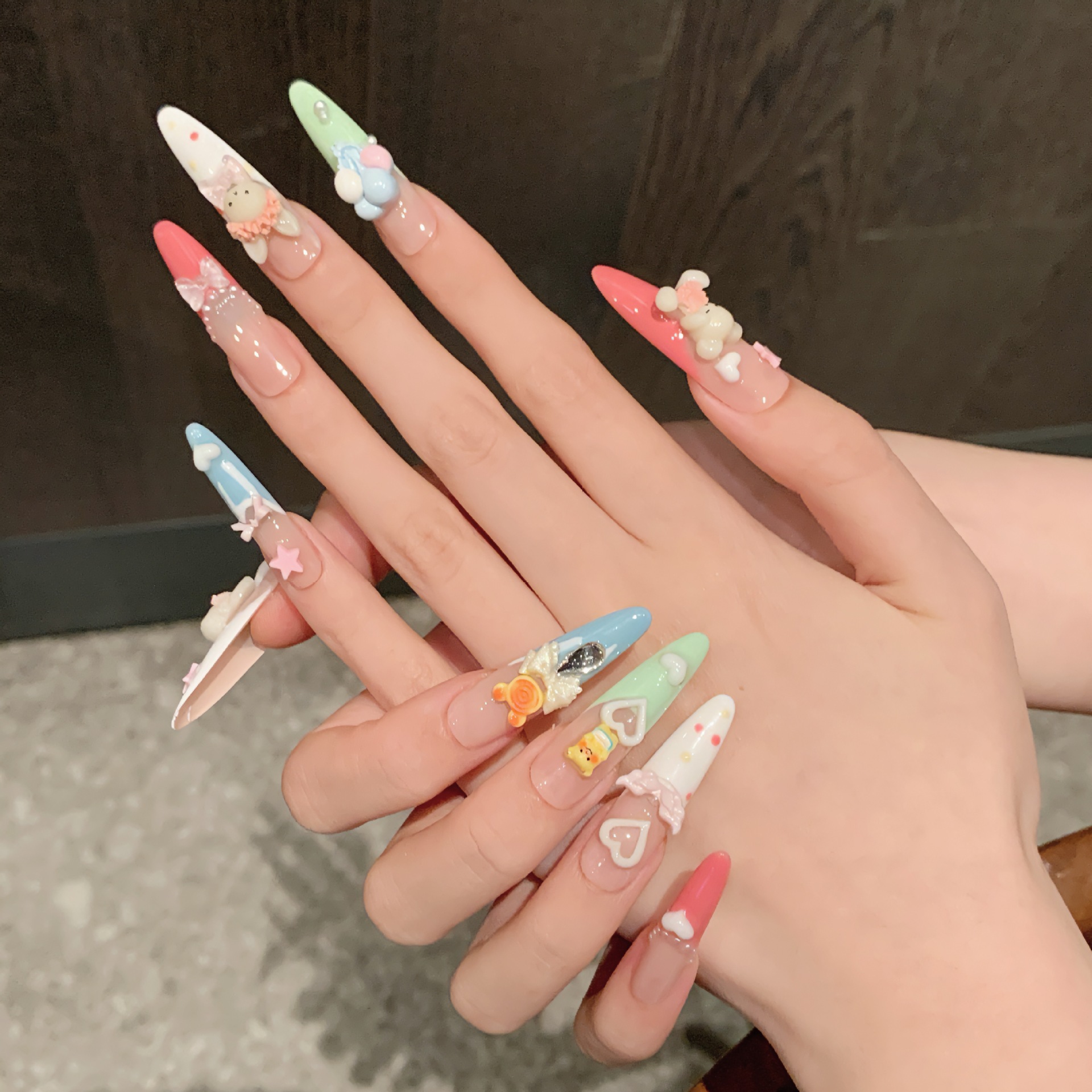 甜品店可爱风球小熊手工穿戴甲