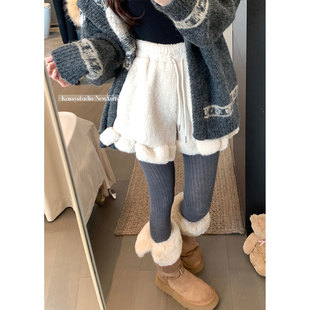 白色羊羔绒打底短裤女冬外穿2026春季高腰保暖宽松休闲裤毛绒靴裤
