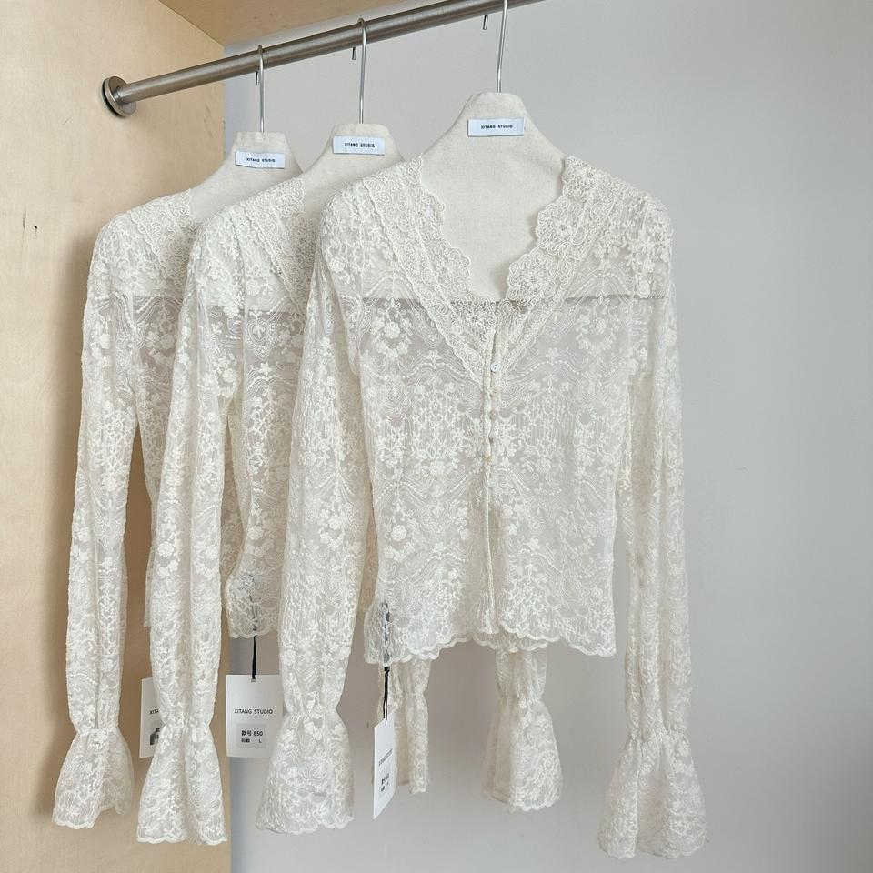 冬日私语优雅蕾丝打底衫2024
