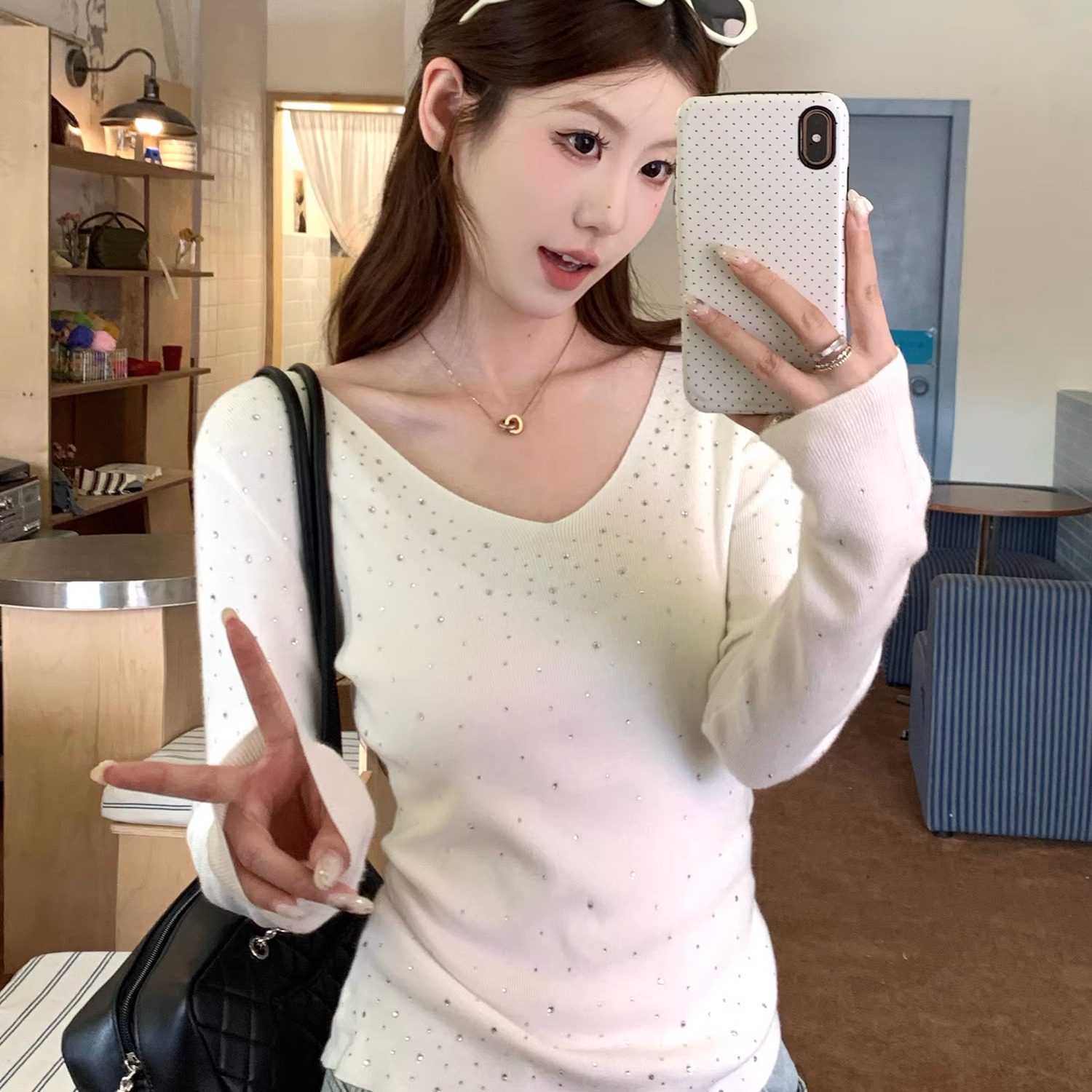 秋冬V领重工烫钻针织衫上衣女巨好看绝美白色打底衫长袖t恤可外穿,女装/女士精品,毛针织衫,淘宝优惠券,粉丝福利购,淘宝优惠卷