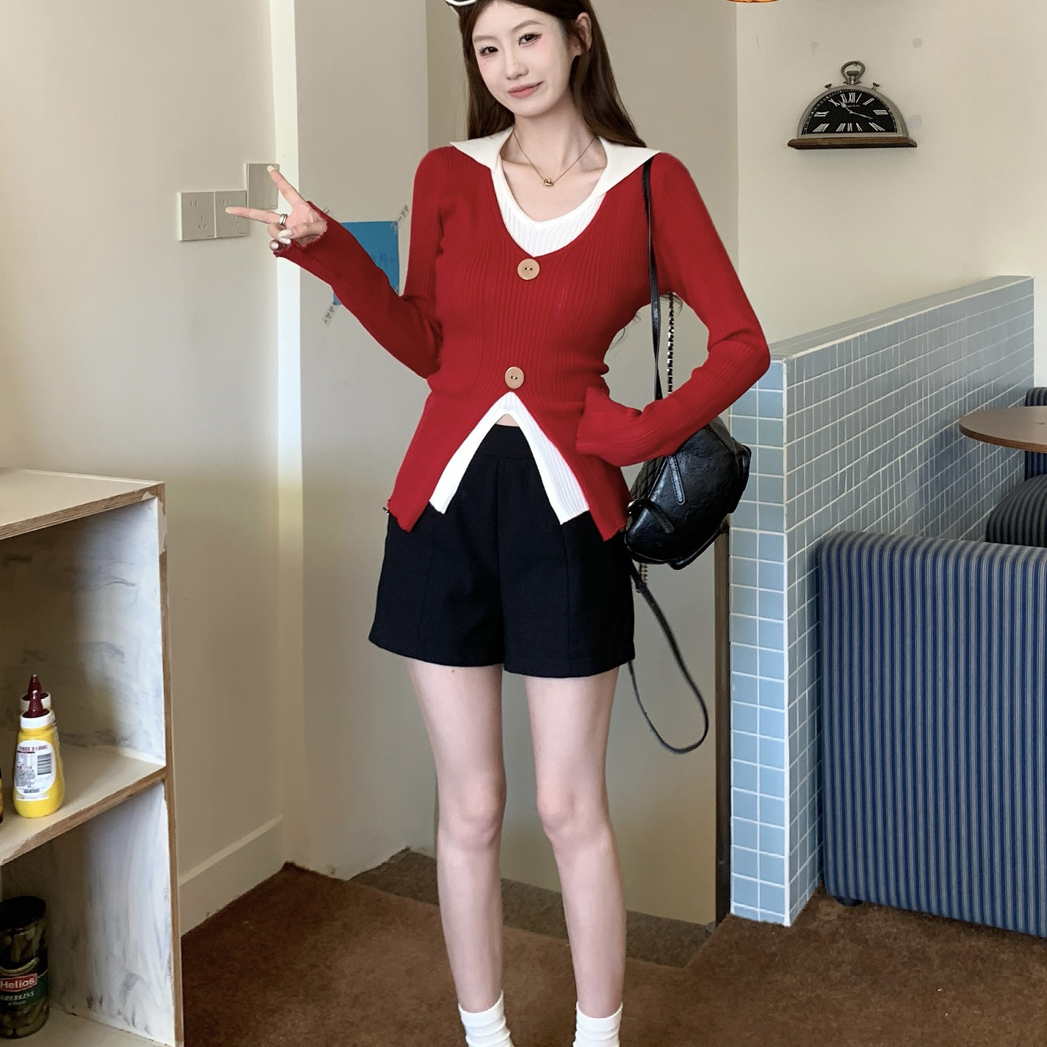 红色假两件拼接v领长袖针织衫