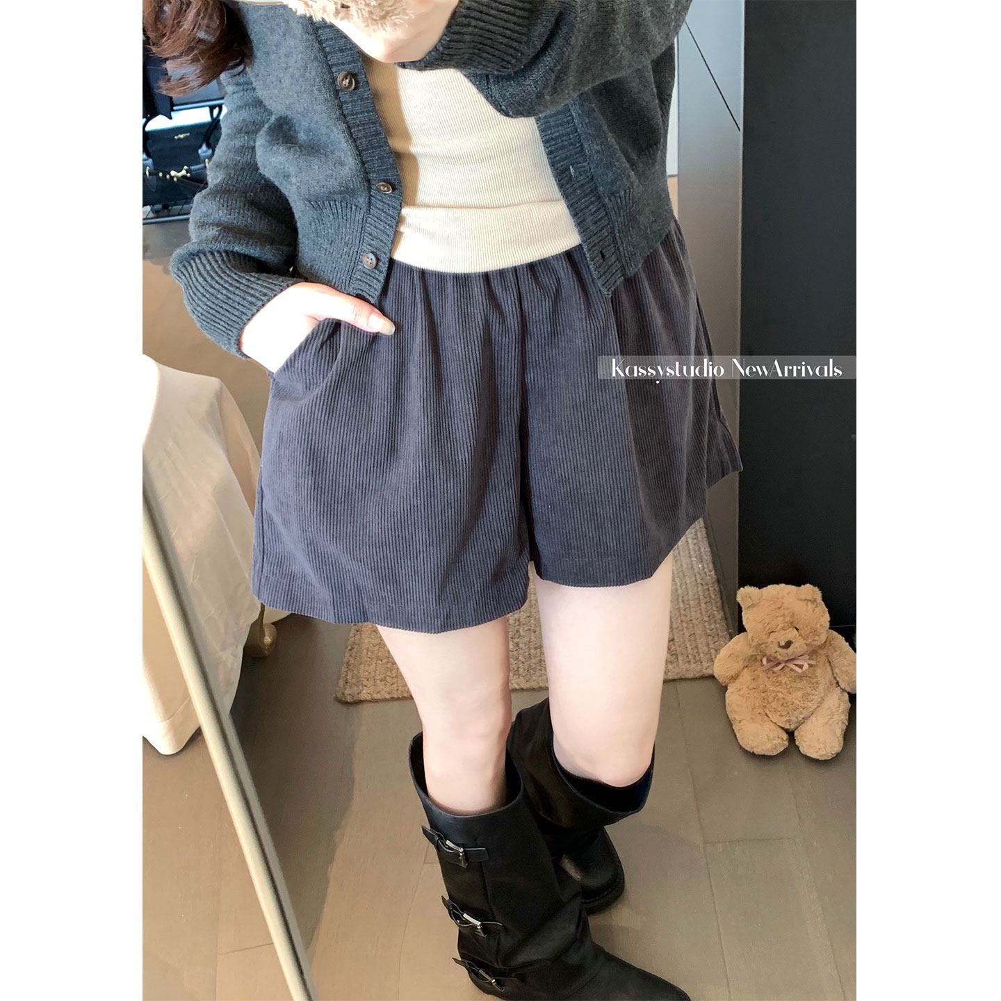 复古灯芯绒休闲裤女2026春季简约百搭显瘦松紧腰直筒裤打底短裤子