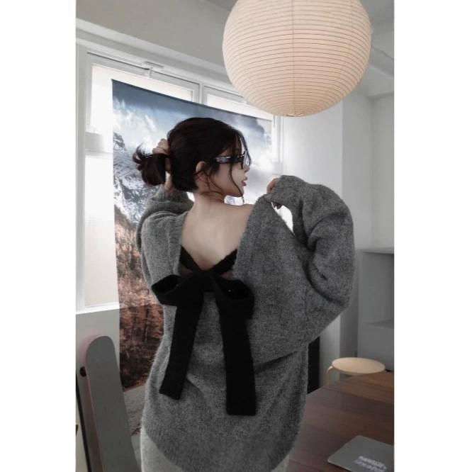 日系辣妹纯欲风背后大蝴蝶结露背毛衣