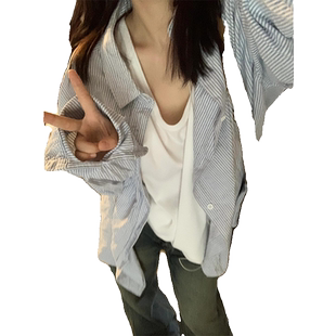 蓝色休闲防晒衬衫女2026新款夏季chic宽松上衣慵懒风条纹薄款衬衣