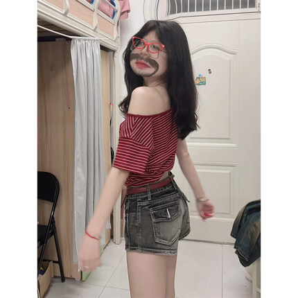 美式辣妹红色条纹一字肩短袖t恤女夏季斜肩宽松慵懒独特漂亮上衣