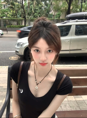 纯欲辣妹黑色V领短袖t恤女夏季2024新款修身显瘦别致甜辣短款上衣