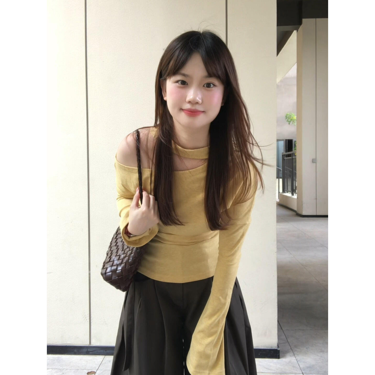 韩系别致飘带露肩长袖t恤女秋季新款修身内搭挂脖喇叭袖打底上衣