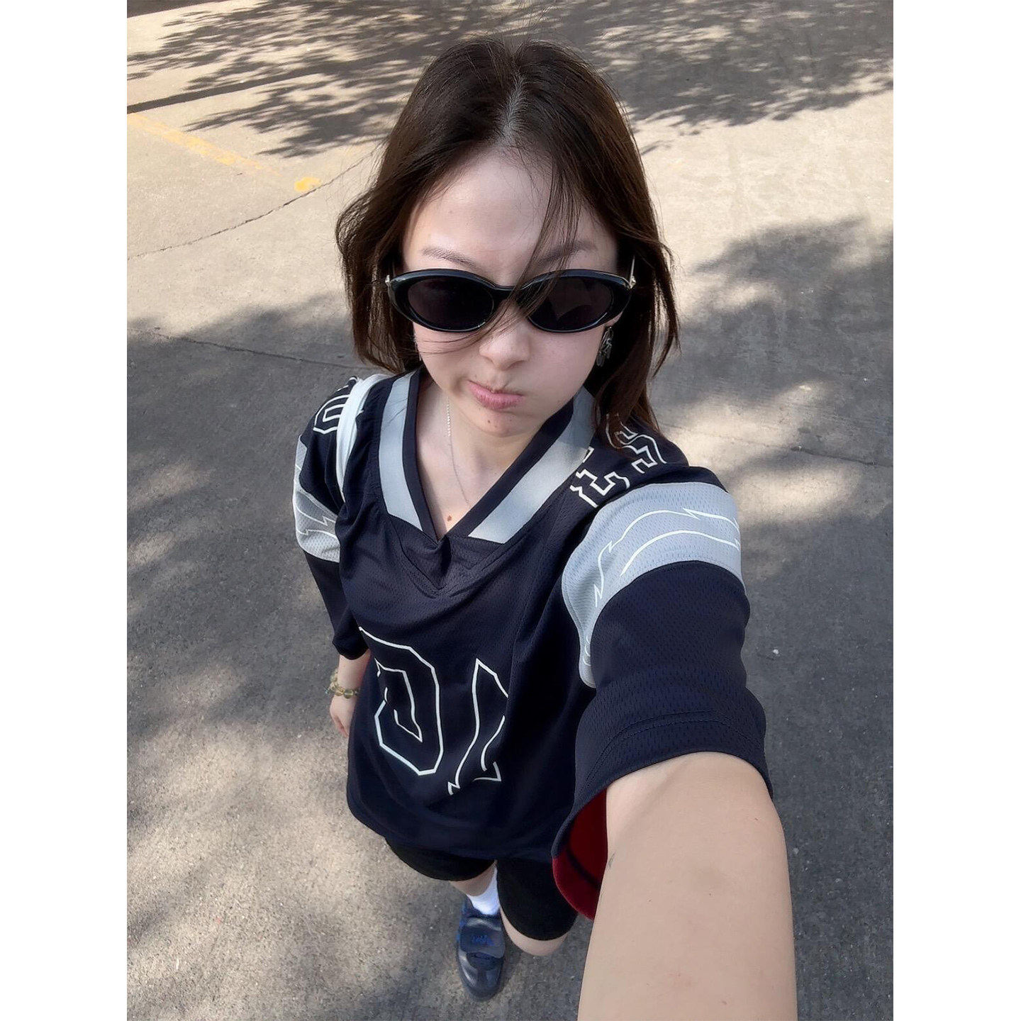 美式运动风撞色数字印花v领短袖t恤女夏季设计感休闲百搭宽松上衣