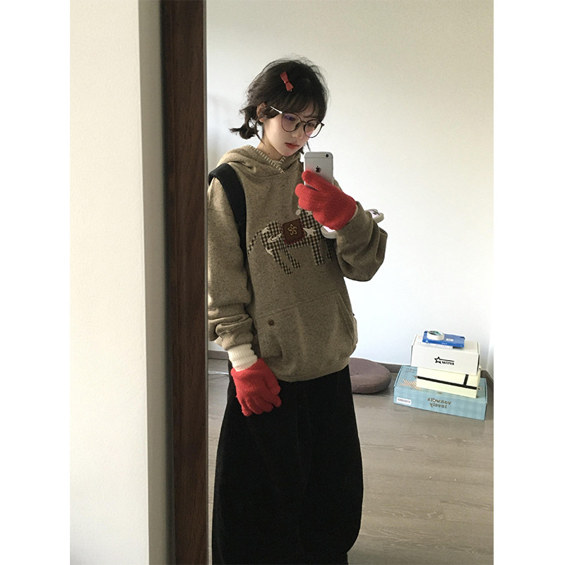 新年氛围感毛绒小马贴布绣卫衣女冬季宽松连帽慵懒设计感小众外套,女装/女士精品,卫衣/绒衫,淘宝优惠券,粉丝福利购,淘宝优惠卷