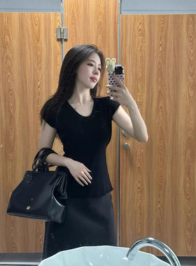 辣妹黑色u领正肩短袖t恤女2024新款夏季修身显瘦气质百搭短款上衣