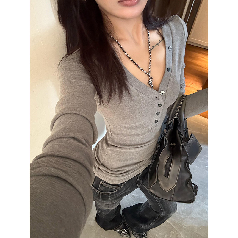 美式辣妹灰色纽扣V领收腰T恤女早春季显瘦气质内搭高级打底衫上衣