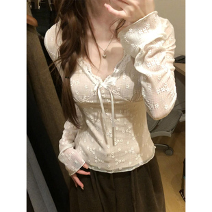 蕾丝花纹肌理感打底衫女秋冬内搭高级感修身显瘦小众辣妹长袖上衣
