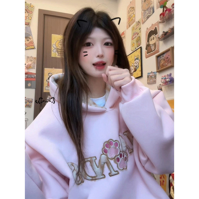 可爱毛绒猫爪贴布绣字母连帽卫衣