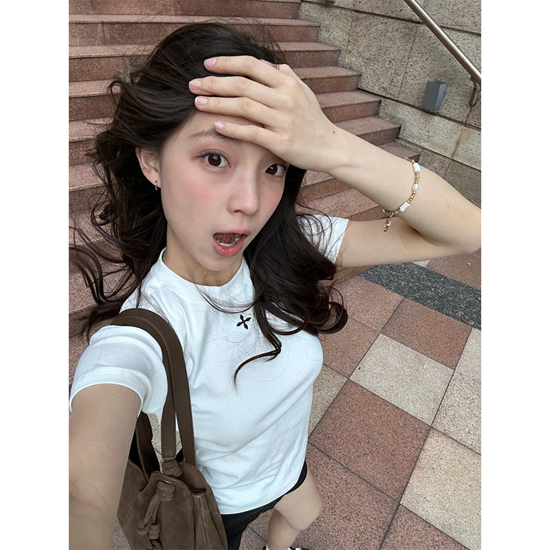 纯棉正肩白色刺绣短袖t恤女夏季图片