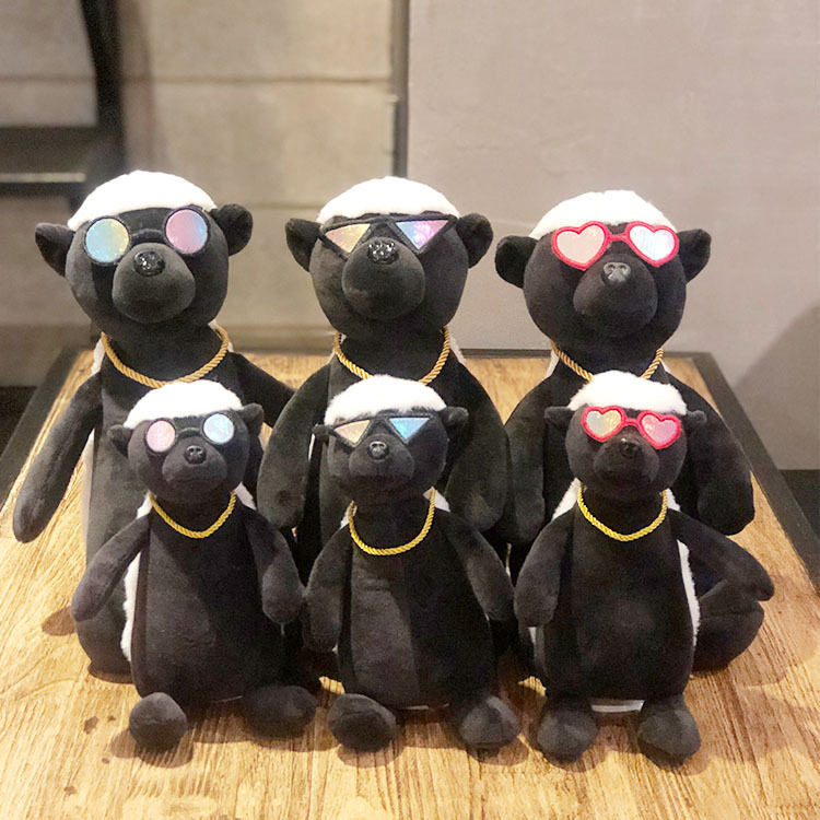 卡通平头哥蜜獾毛绒玩具抓机娃娃创意潮玩公仔车载摆件生日礼物