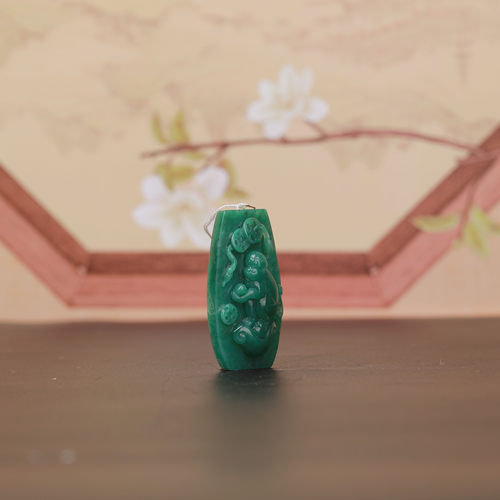 天然老料冰天蓝料独山玉金猴吊坠