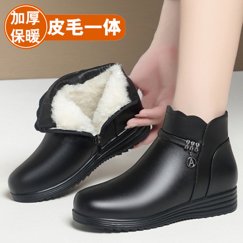 妈妈鞋冬季中老年棉鞋防滑短靴真皮加厚羊毛保暖大码皮鞋老人女鞋