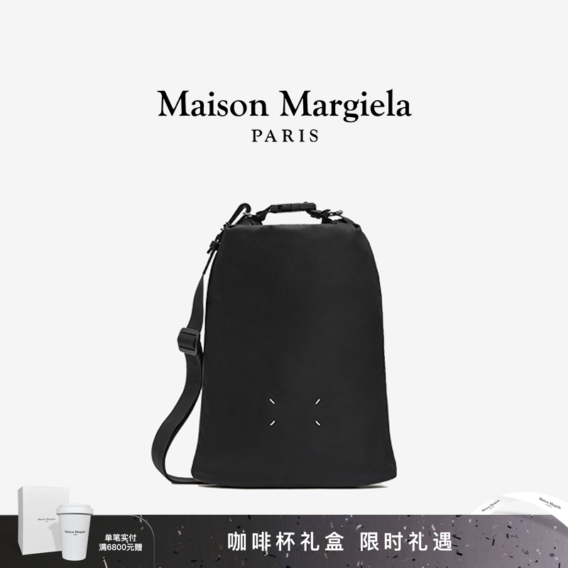 马吉拉四角缝线双肩包