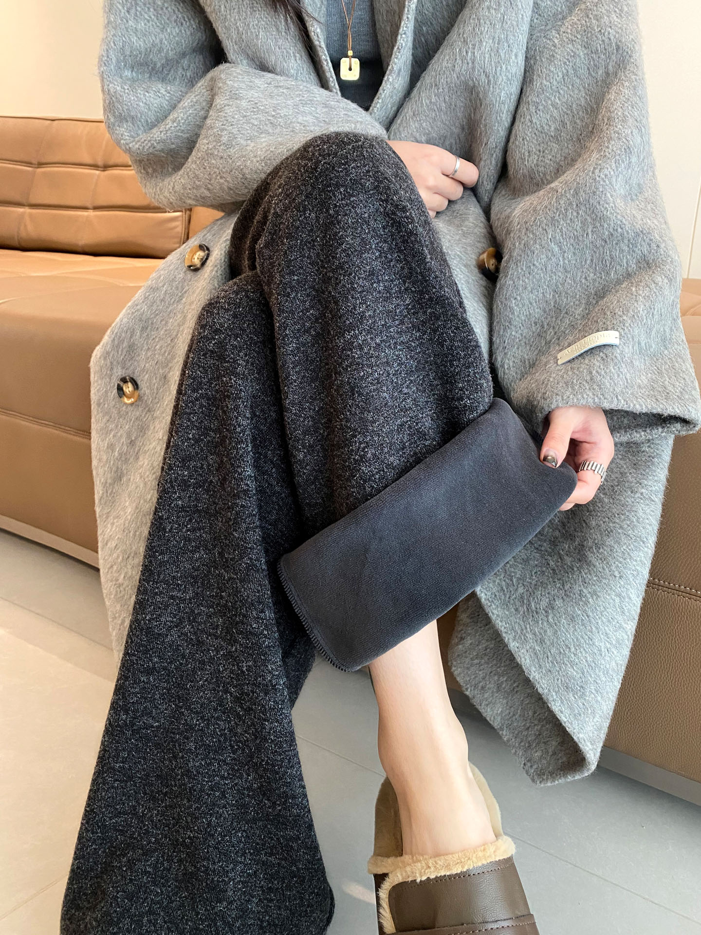 灰色加绒裤子女秋冬2025新款加厚保暖垂感软糯休闲直筒糯米阔腿裤