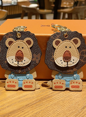 卡通卡通狮子可爱皮革公仔情侣包包挂件创意汽车钥匙扣皮绳马蹄扣