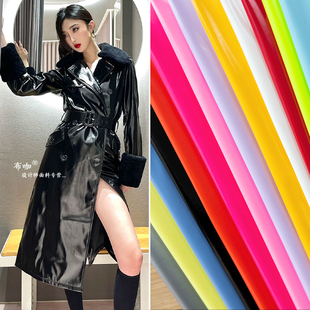 pu皮革面料 纯色四面弹力仿皮布料柔软防水镜面超亮面服装