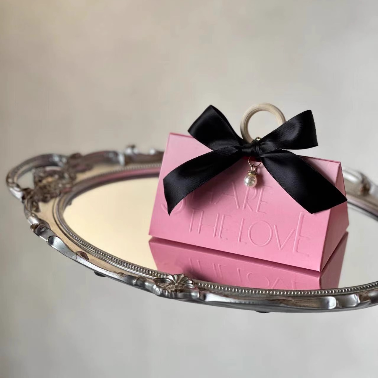 星野派原创｜网红浮雕渐变黑粉订婚领证喜糖盒婚礼桌糖糖果礼盒