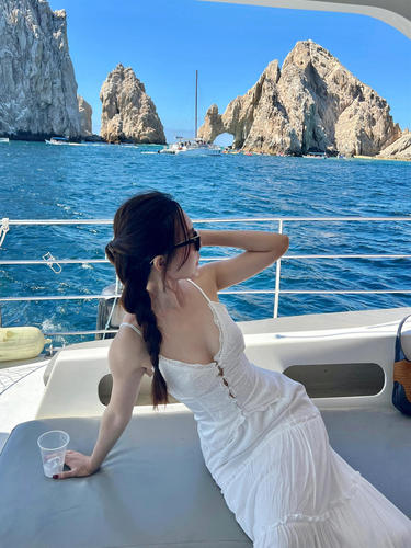海边旅行出游穿搭女性感辣妹白色蕾丝吊带背心蛋糕半身裙两件套装