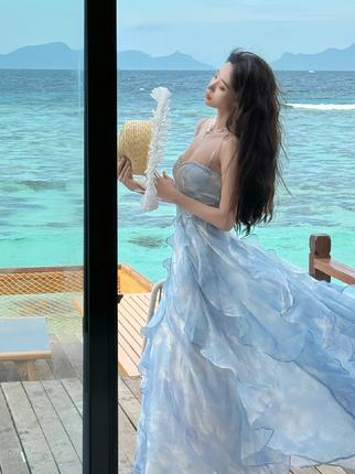 巴厘岛海边旅行拍照穿搭度假沙滩长裙仙女蓝色晕染镶钻吊带连衣裙