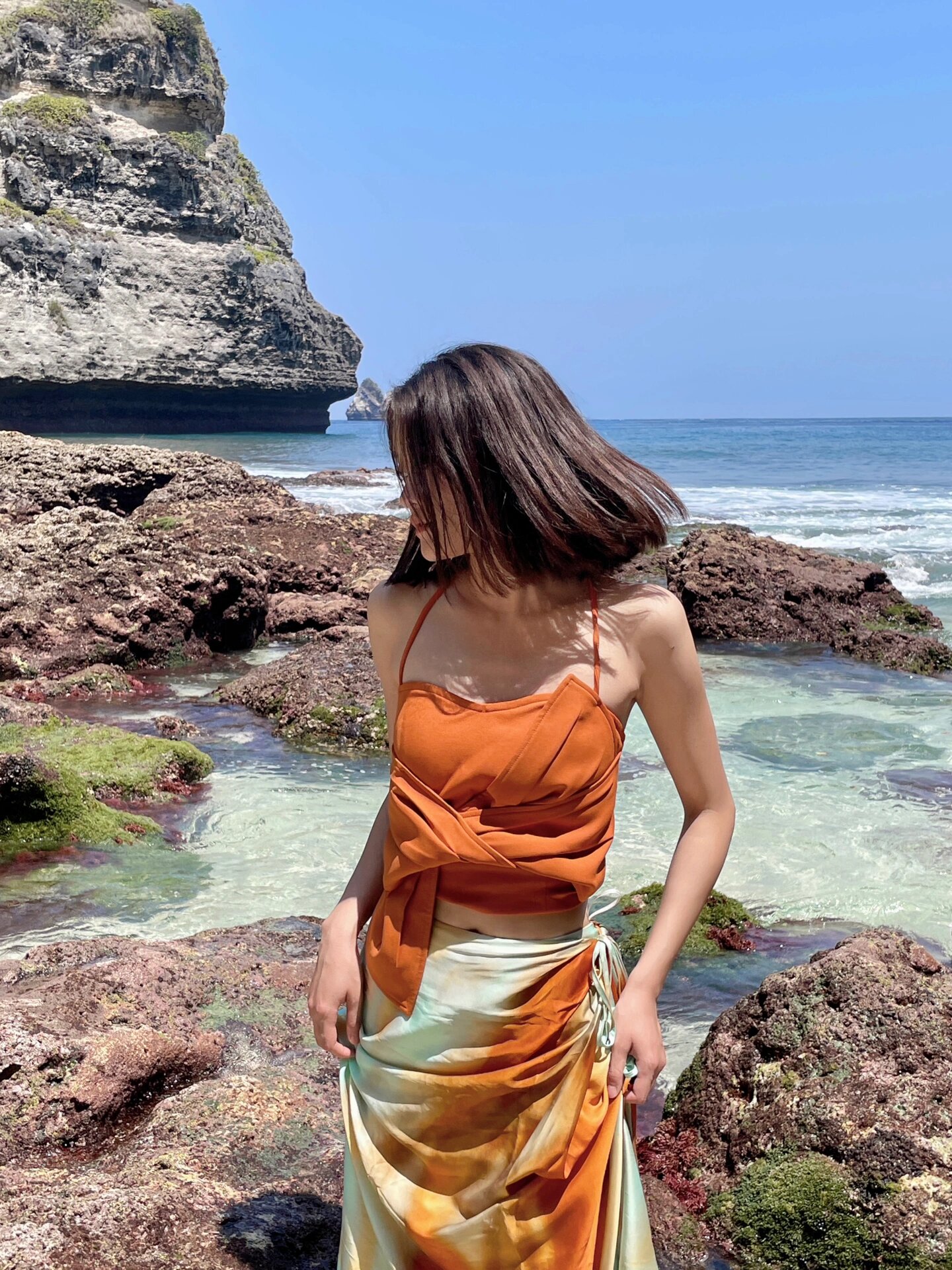 [现货]泰国海边旅游度假沙滩裙设计感挂脖背心扎染半身裙两件套装