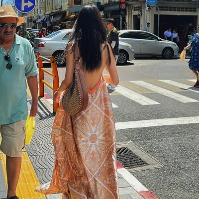 泰国海岛旅游度假沙滩长裙女夏季气质印花V领挂脖露背吊带连衣裙