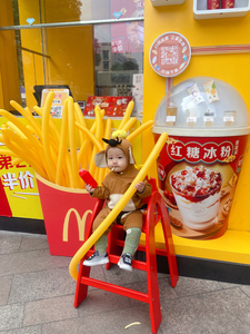 春天户外Kt板定制小新鲜巨型薯条气球盒男孩和女孩户外照片道具