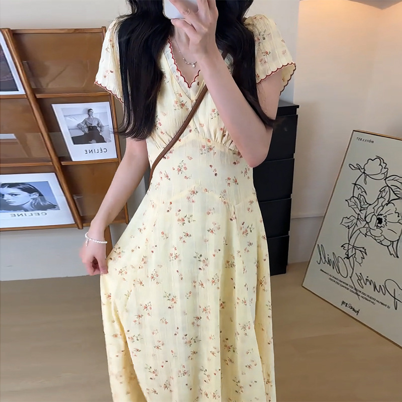 大码胖mm夏日绝美碎花连衣裙女2025新款设计感显瘦气质V领长裙子