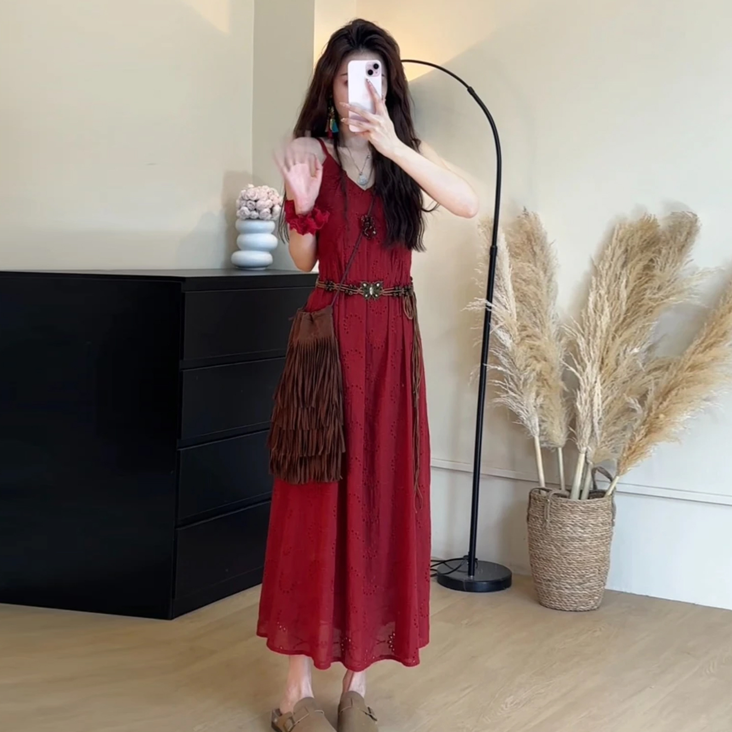 红色吊带连衣裙女夏季2025新款爆款小个子巨好看海边度假长裙套装