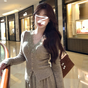 深冬针织连衣裙子女秋冬季韩系穿搭配一整套装配大衣内搭打底长裙