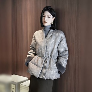 复古新中式国风灰色羽绒服女冬季新款v领高级感收腰提花绝美外套